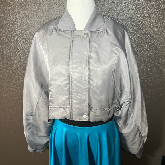 Cool Chick, FOREVER 21, cropped bomber!! - Picture 2 of 12